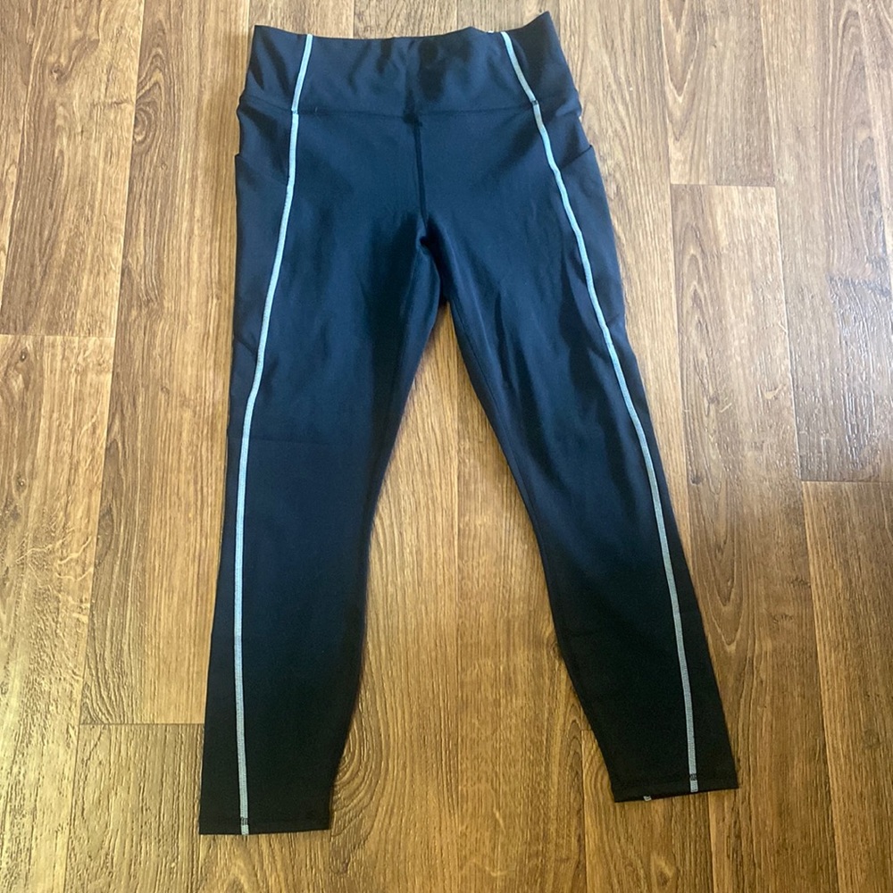 Brand new FABLETICS black leggings size medium